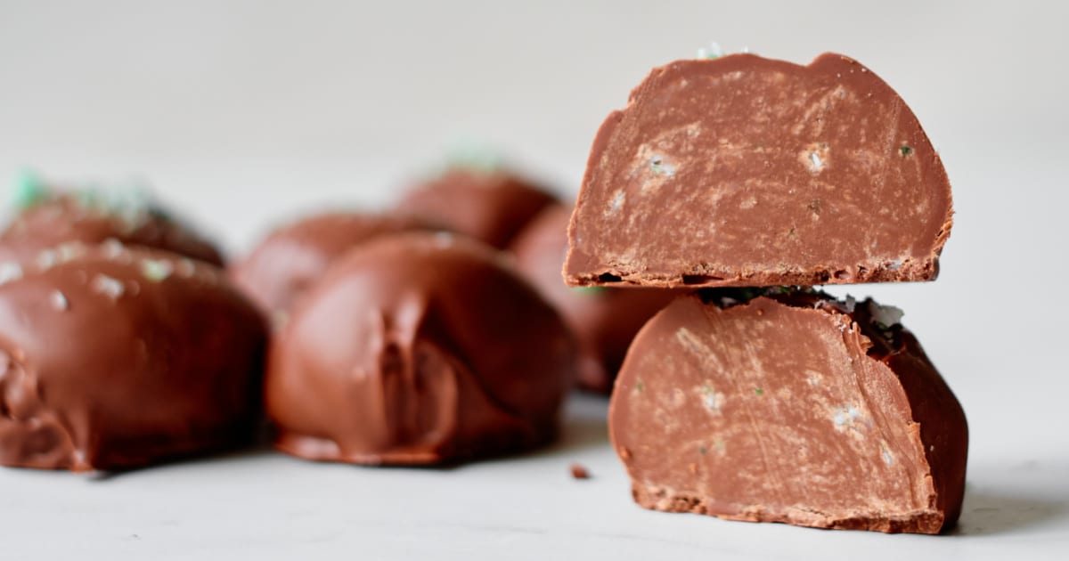 inside peppermint chocolate fudge truffles