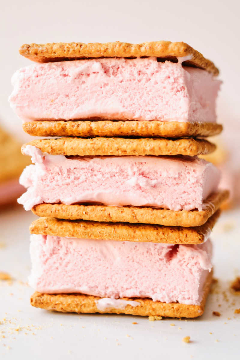 It's easy to treat yourself and your family to a homemade graham cracker ice cream sandwich, when you follow this simple recipe.