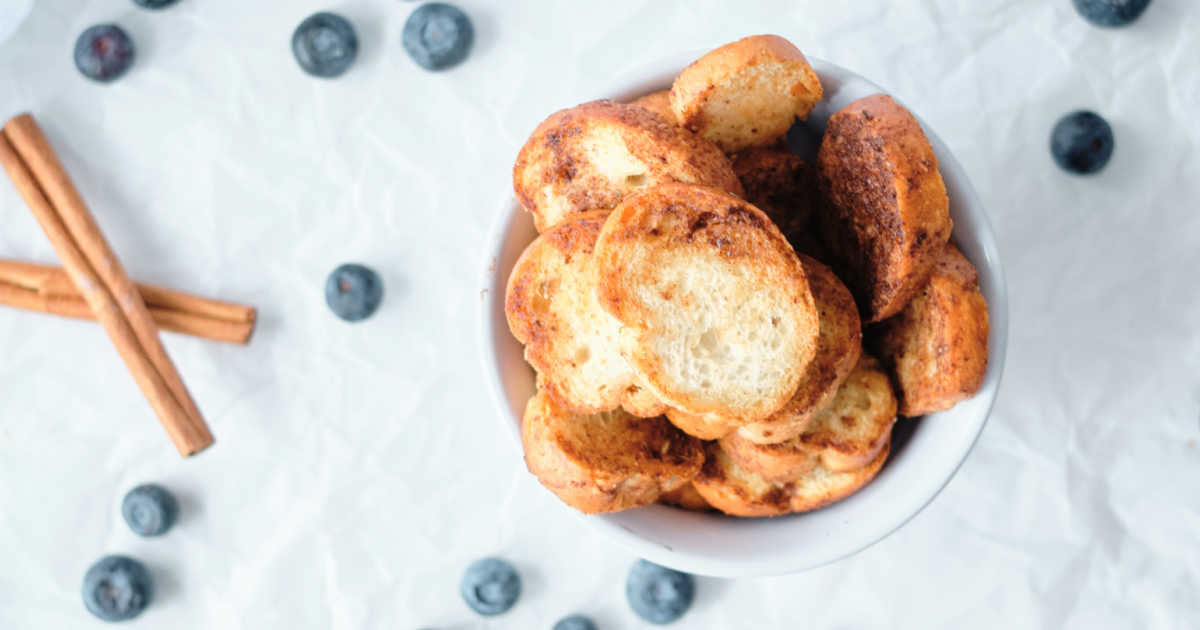 bowl of air fryer baguette crisps.