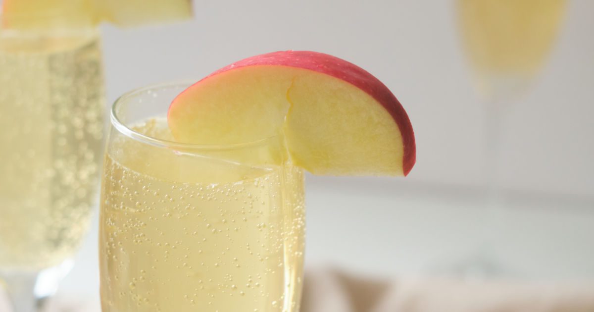 caramel apple sparkling mocktail