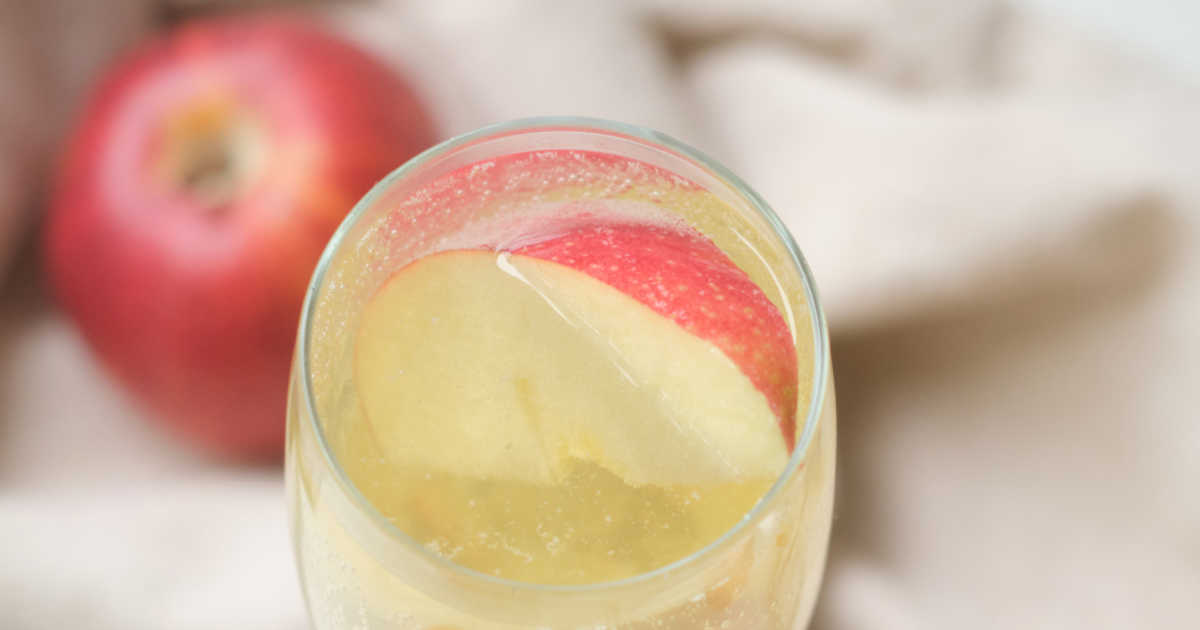 sparkling mocktail made with apple juice