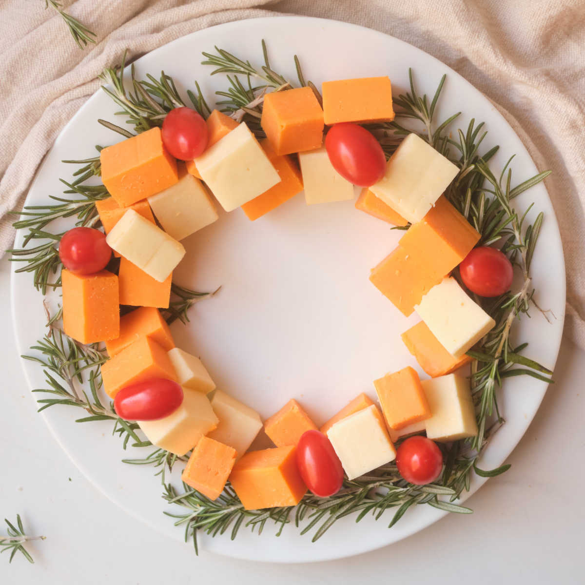 easy christmas wreath cheese platter