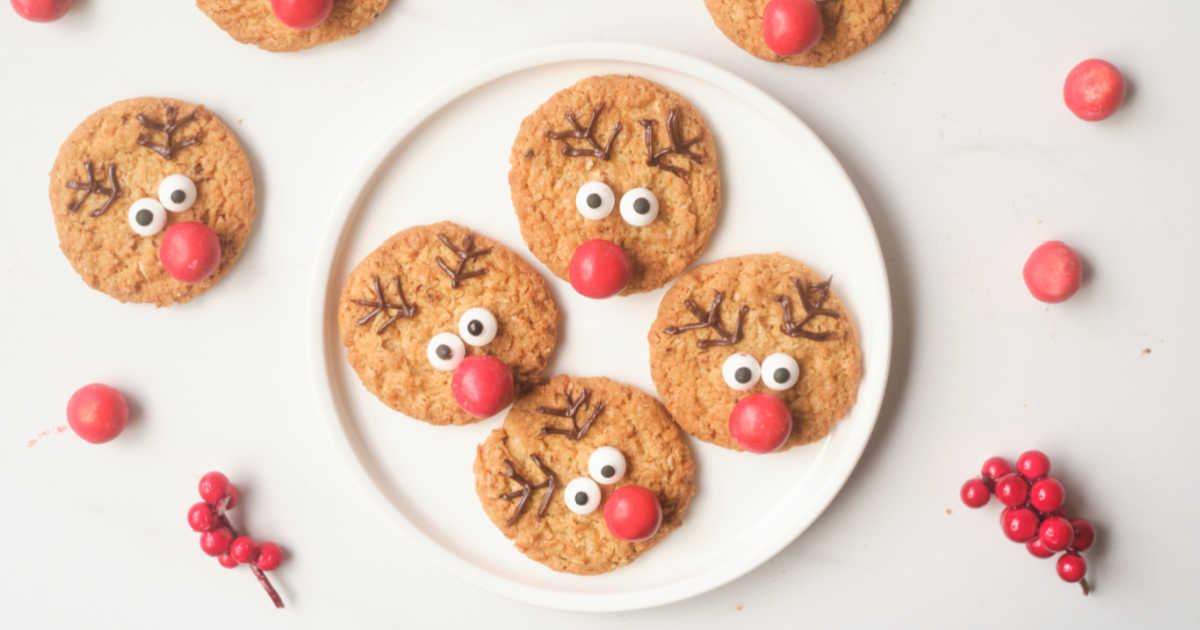 feature how to decorate reindeer cookies