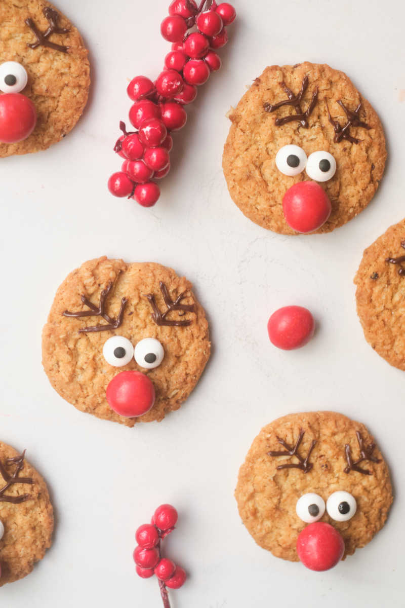 how to decorate reindeer cookies