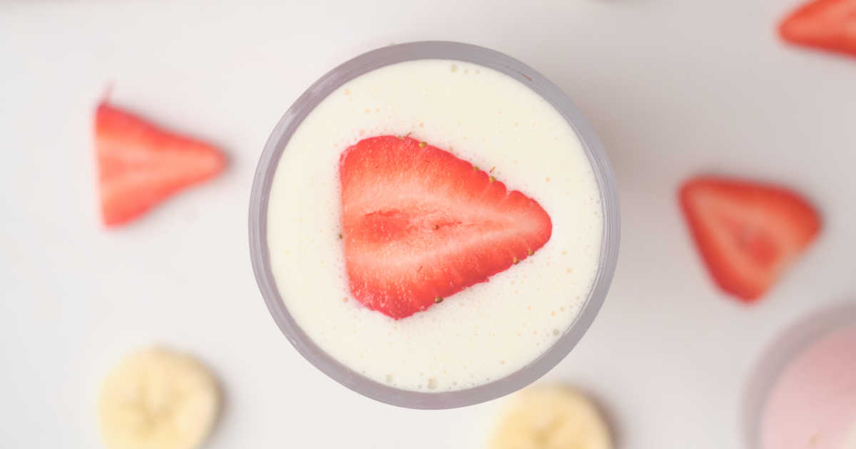 strawberry banana protein smoothie