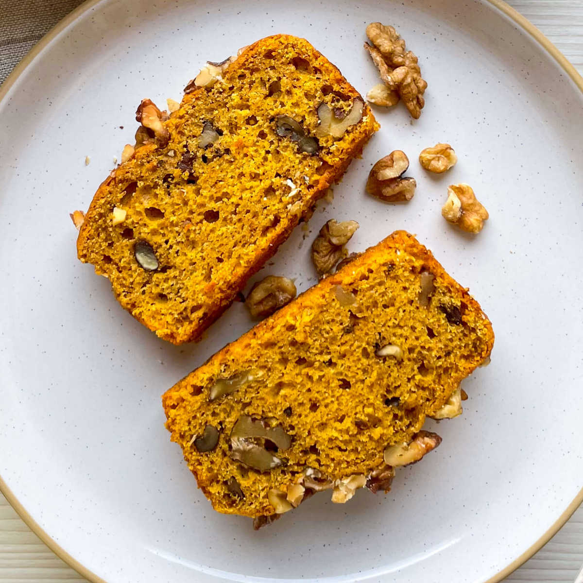 2 slices pumpkin bread