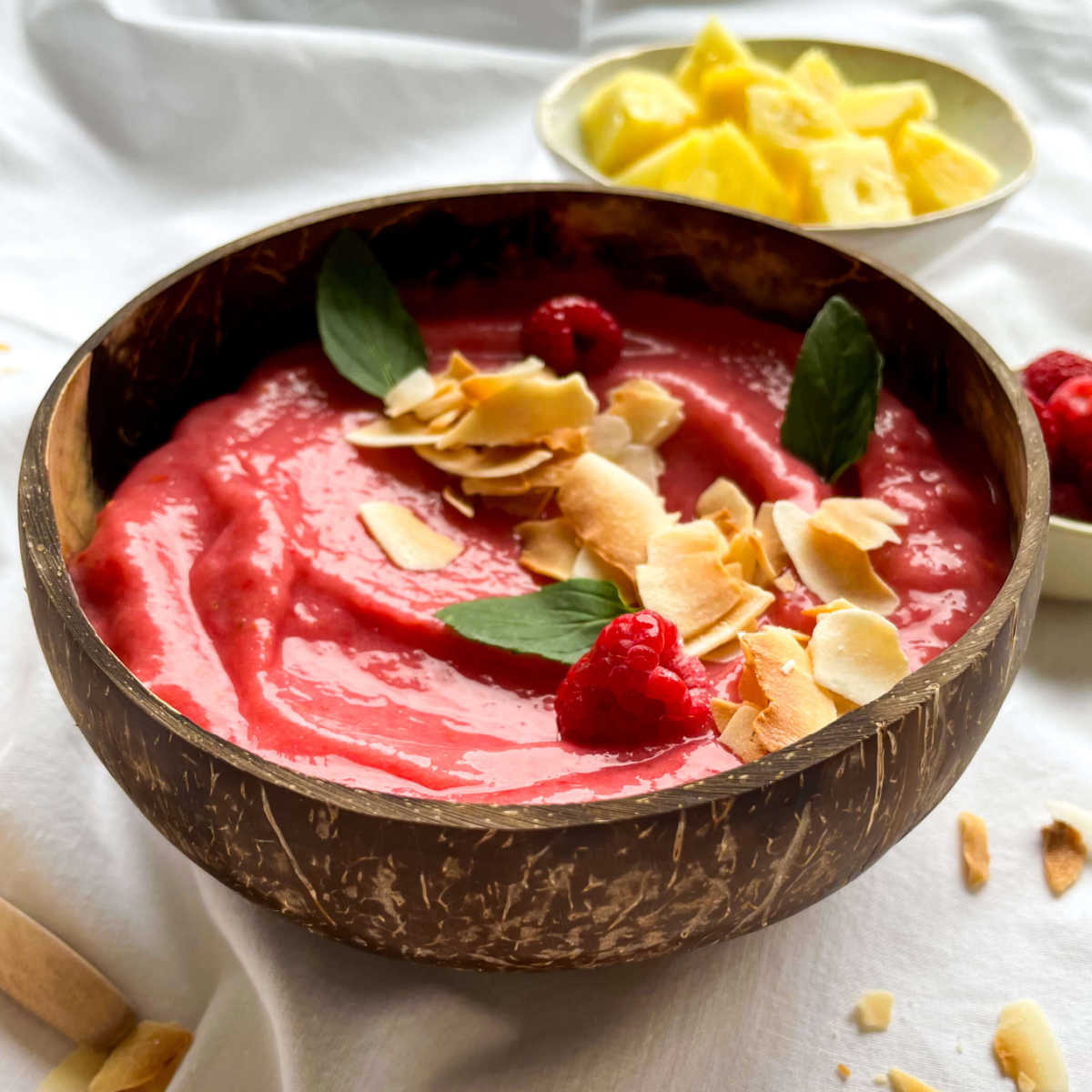 smoothie in coconut bowl