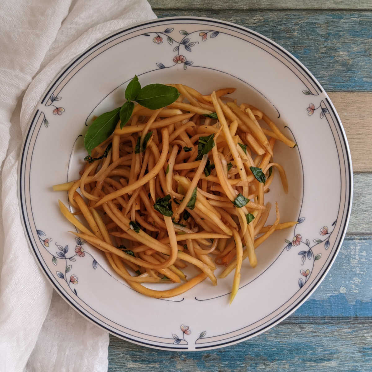 bowl of vegan green papaya salad