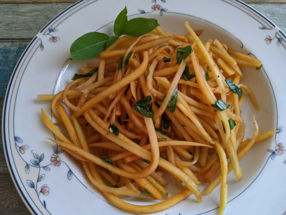 green papaya salad with thai basil