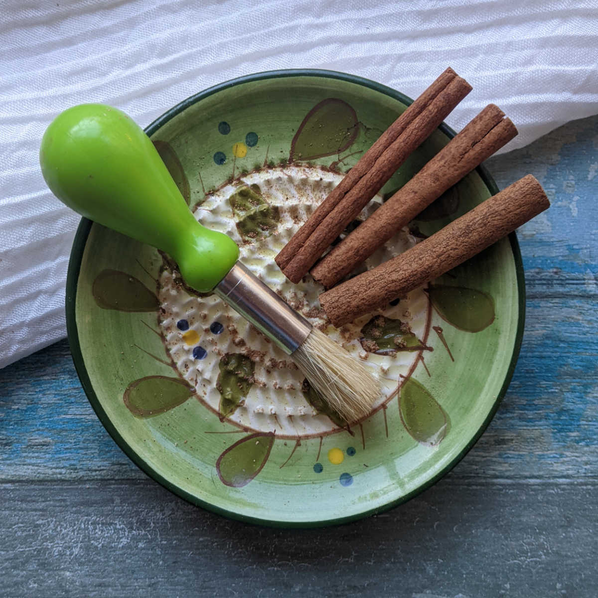 grater plate with cinnamon sticks