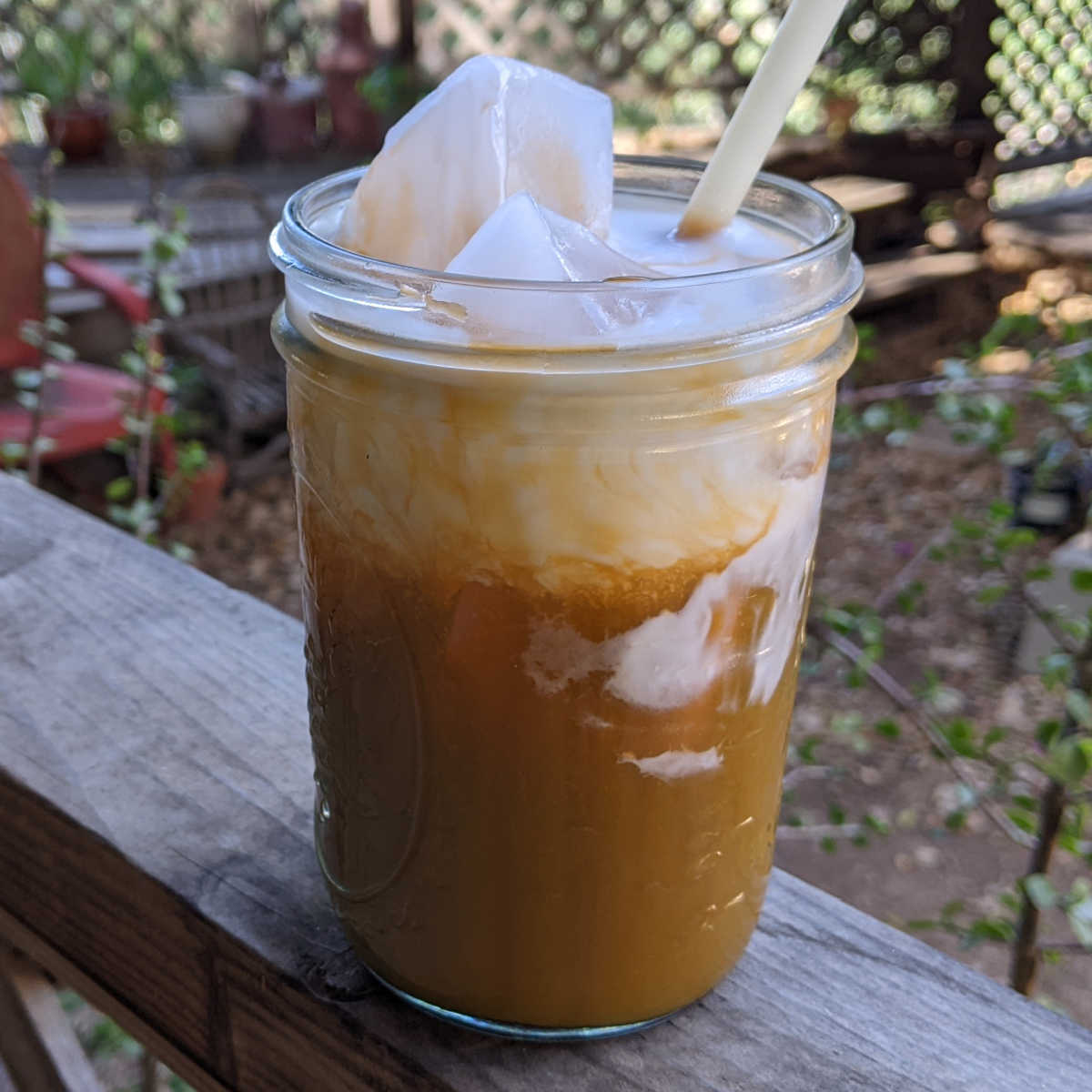 iced thai tea in mason jar