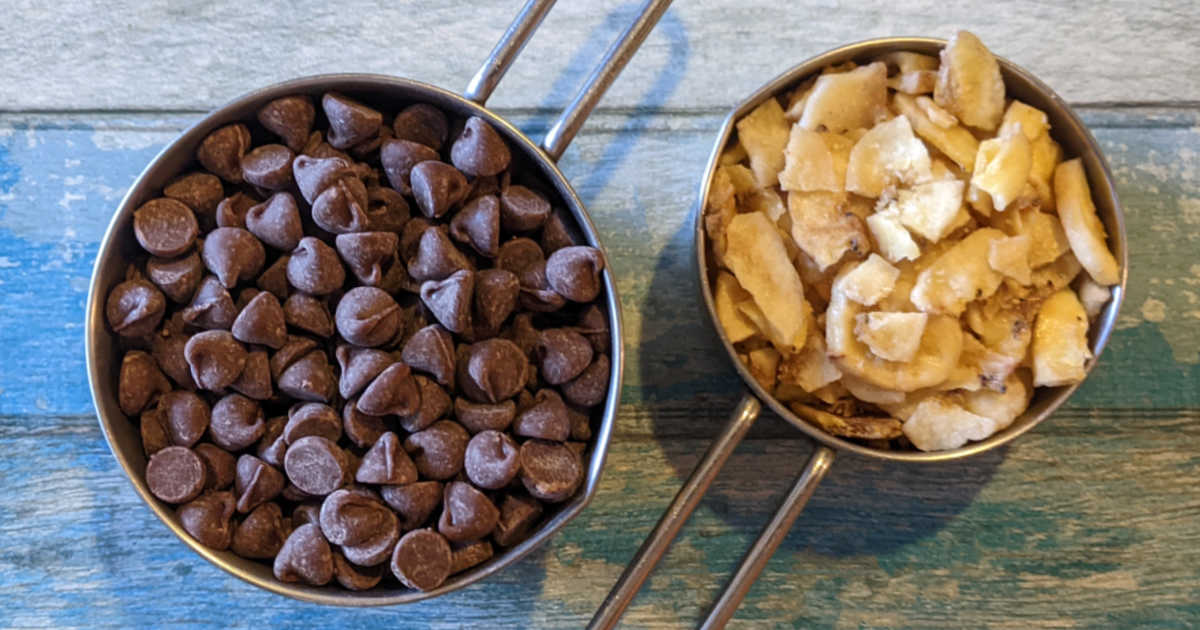 ingredients for chocolate banana clusters