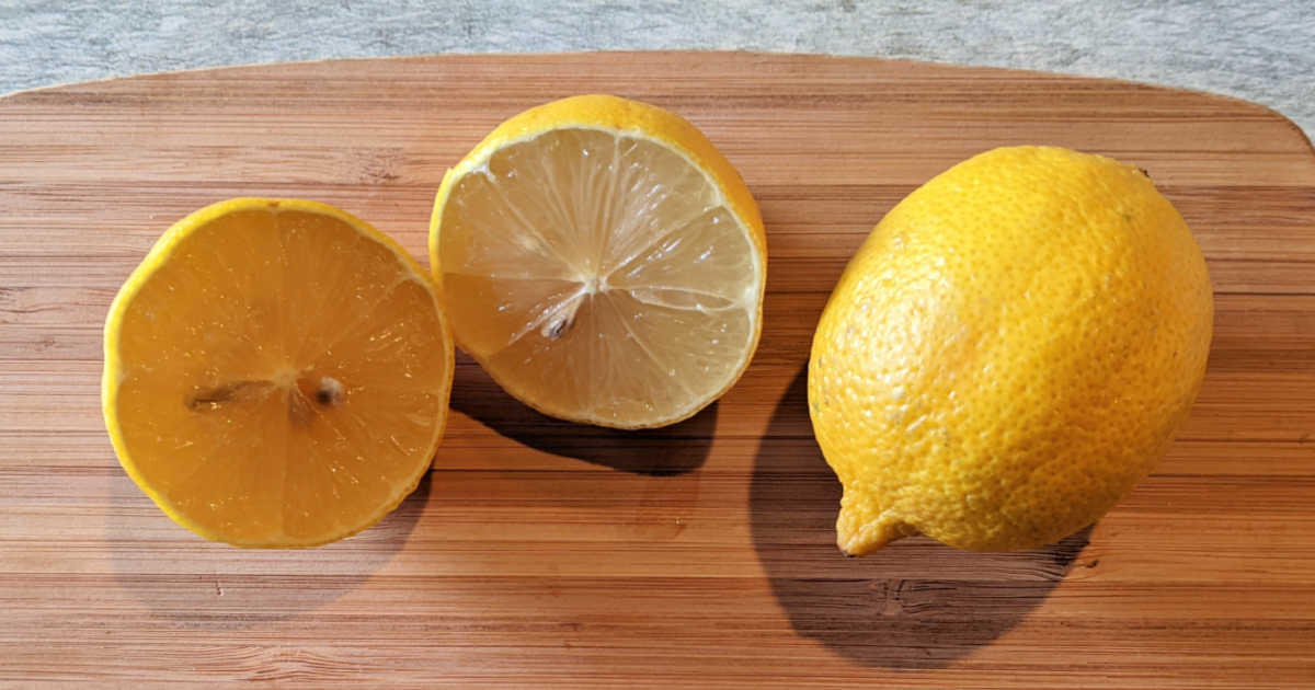 lemons with seeds