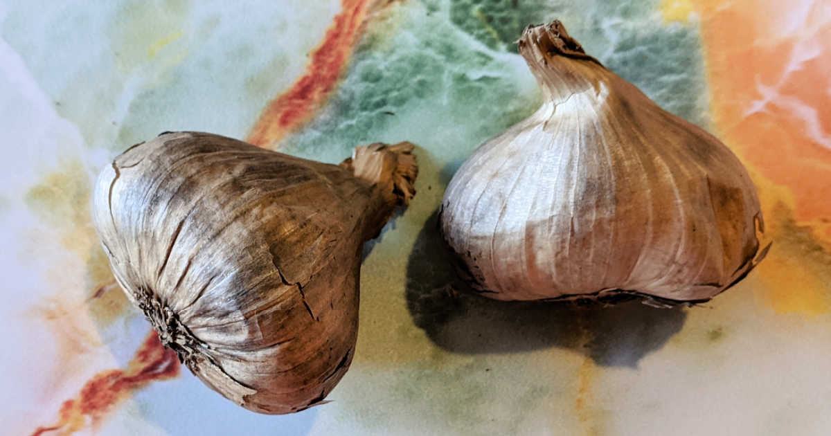 2 heads black garlic