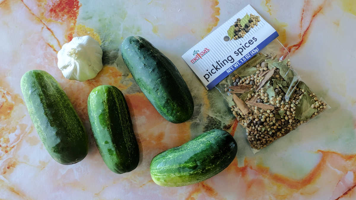 garlic pickling cucumbers and spices