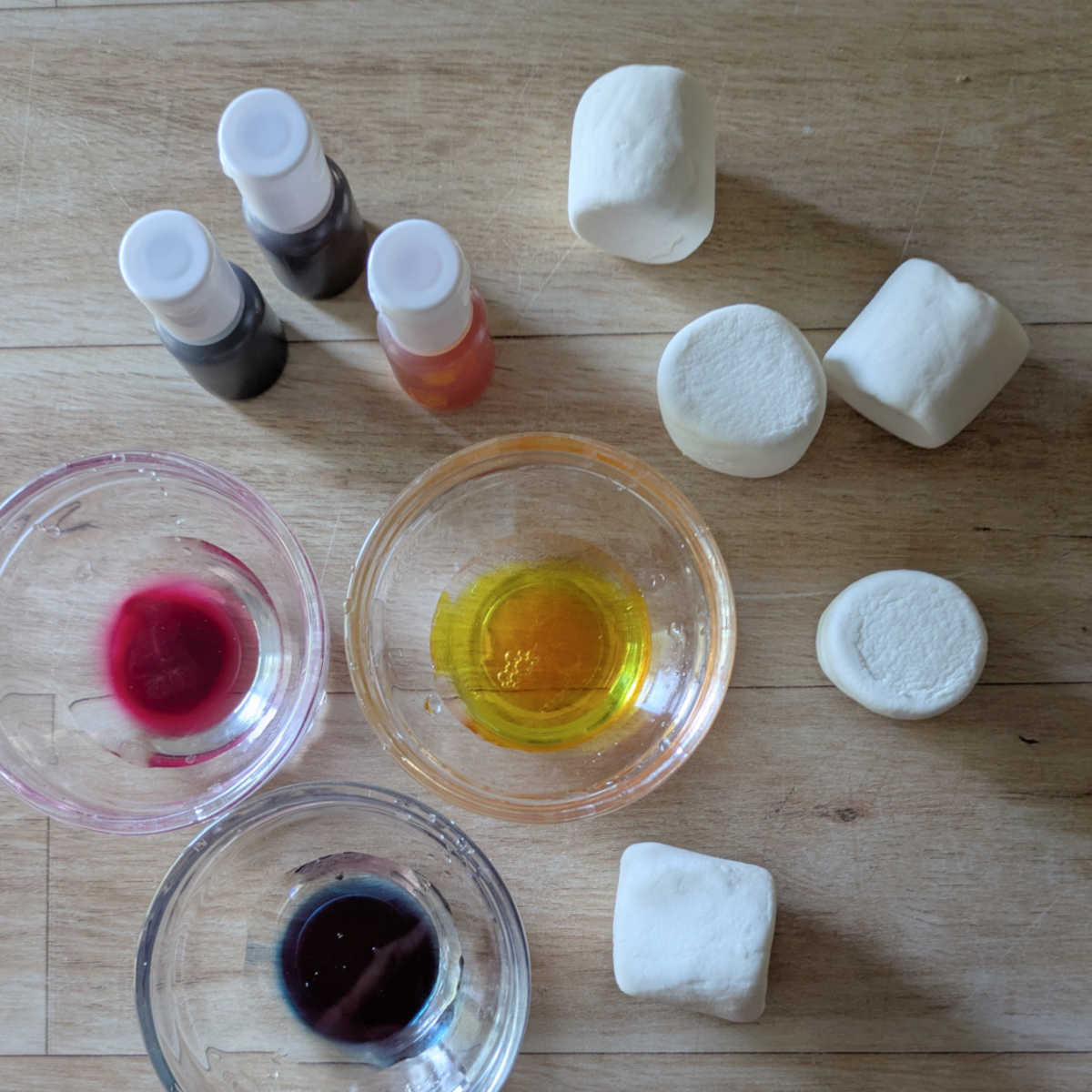 marshmallows and natural food coloring