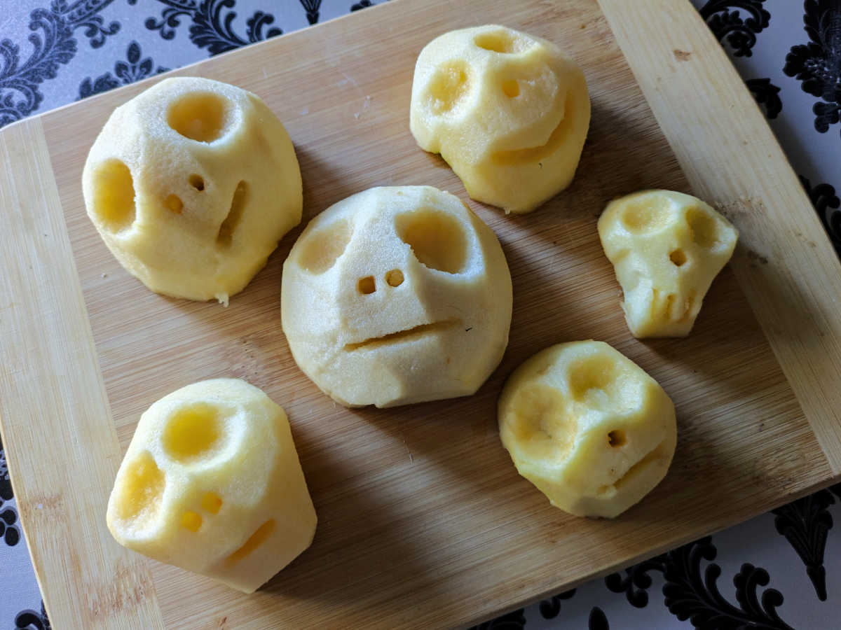 apple carving skulls