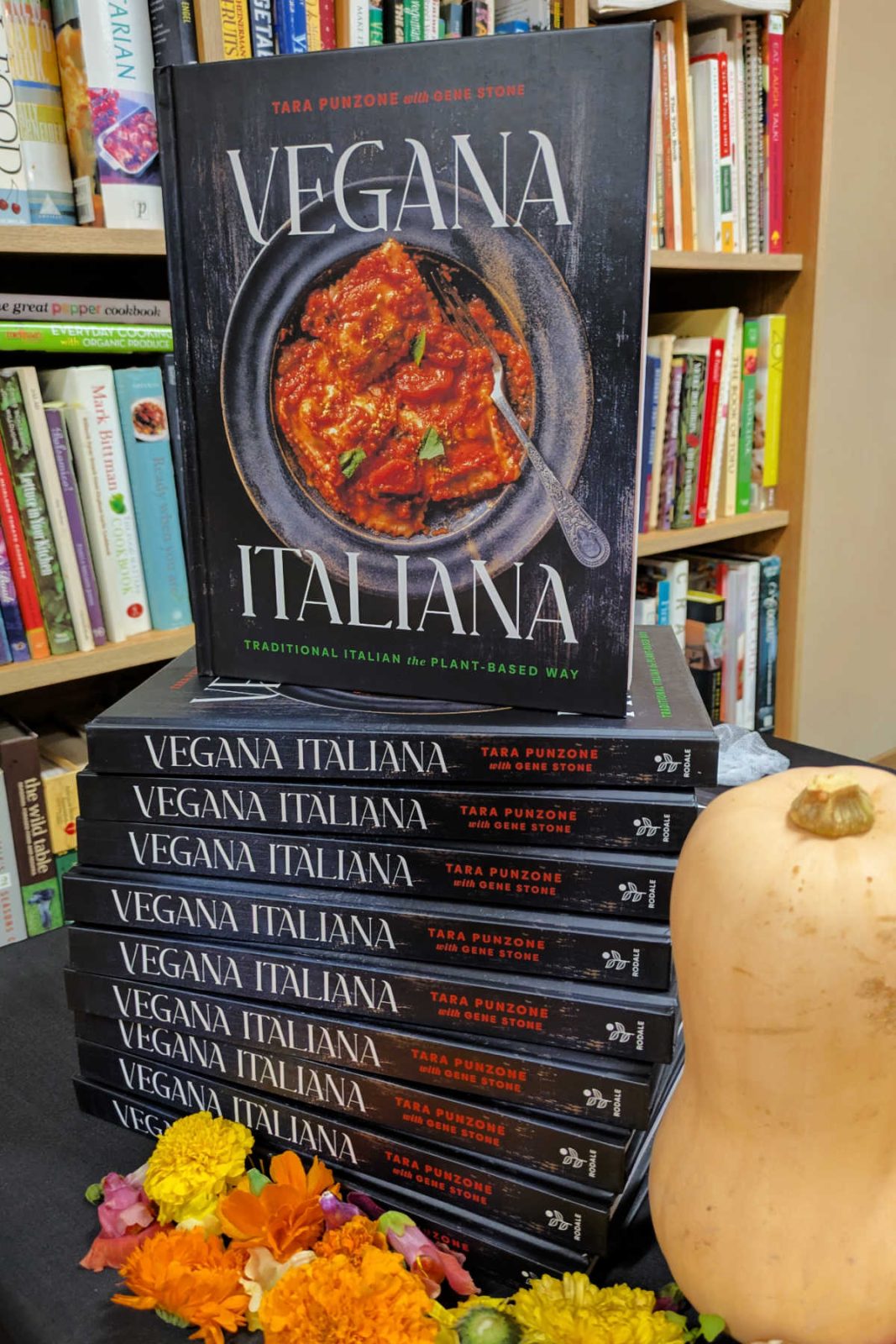 Vegana Italiana makes plant-based Italian food gorgeous and easy! It features classic recipes like Linguine di Mare and Butternut Squash Bisque—all vegan. This is a stunning, inspiring gift. 🌱