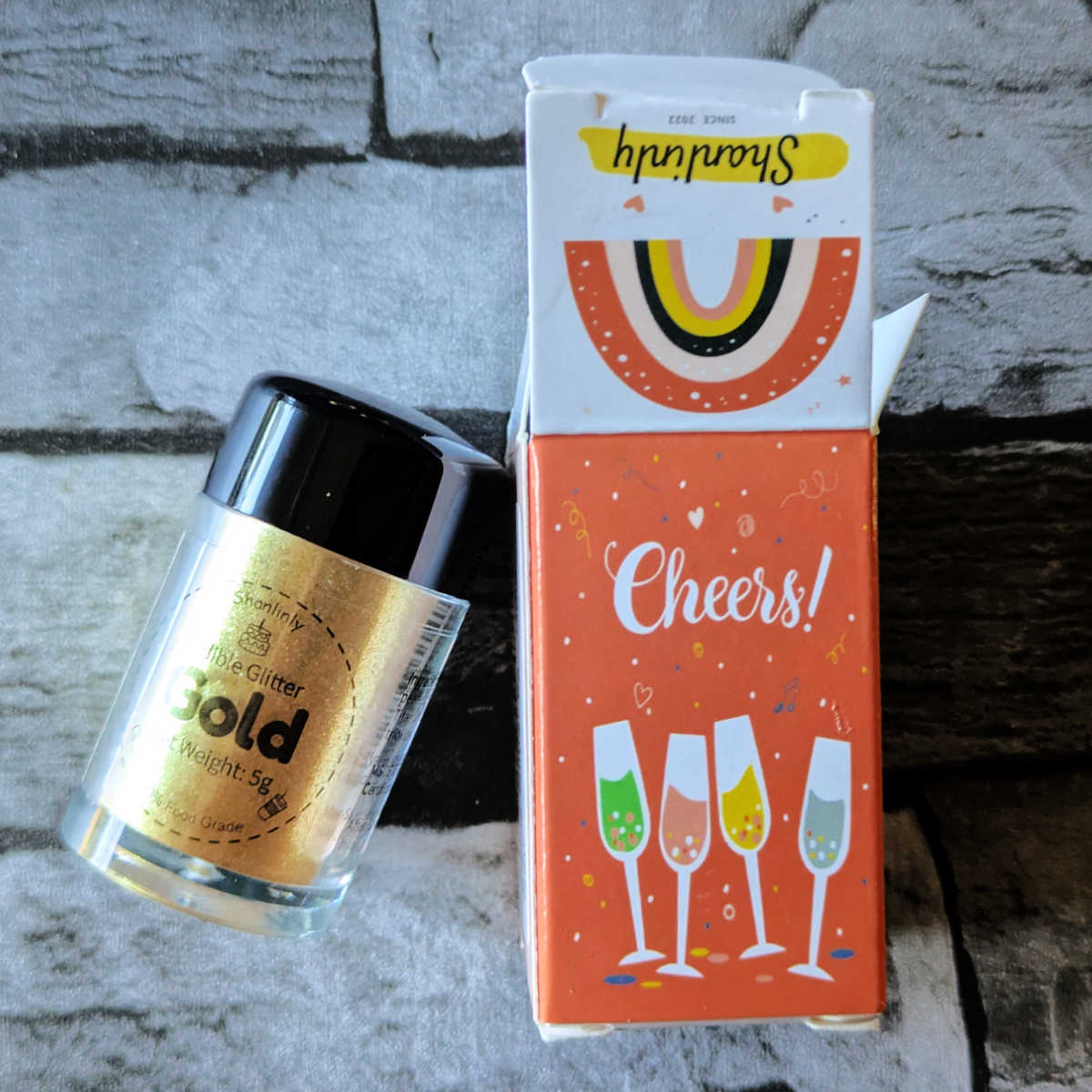 Shanlinly Edible Glitter is 100% food grade and adds a luxurious and versatile finish to desserts, drinks, whatever! A little goes a long way for that perfect, fun final touch, like on Dubai chocolate desserts!