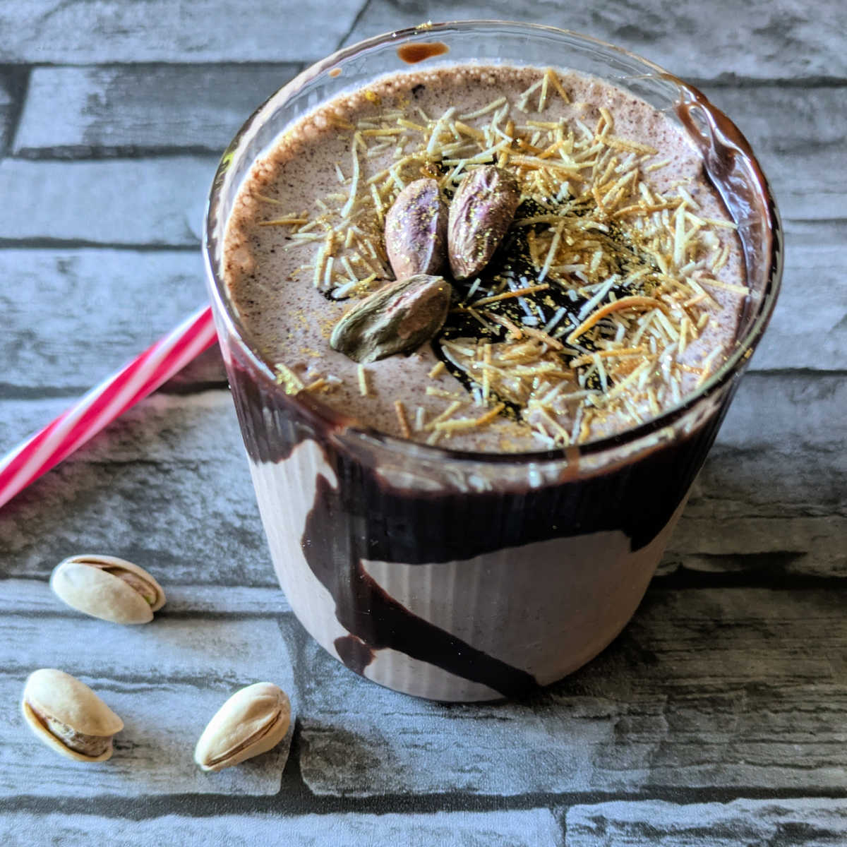 gold dusted dubai style milkshake