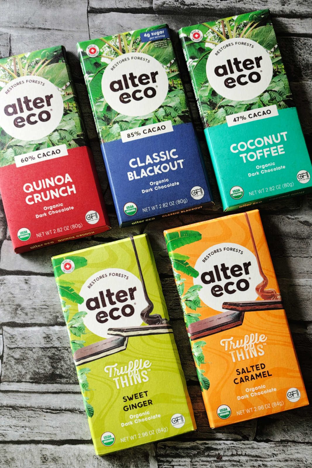 Alter Eco Dark Chocolate offers a fair trade, non-GMO, and USDA organic range of treats. From the Total Blackout 100% cacao bar to the indulgent Truffle Thins in Sweet Ginger and Mint Creme, these ethically grown chocolates are truly satisfying! 🍫