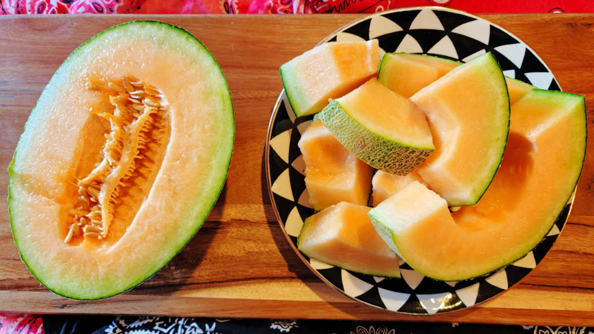 cut waterloupe melon